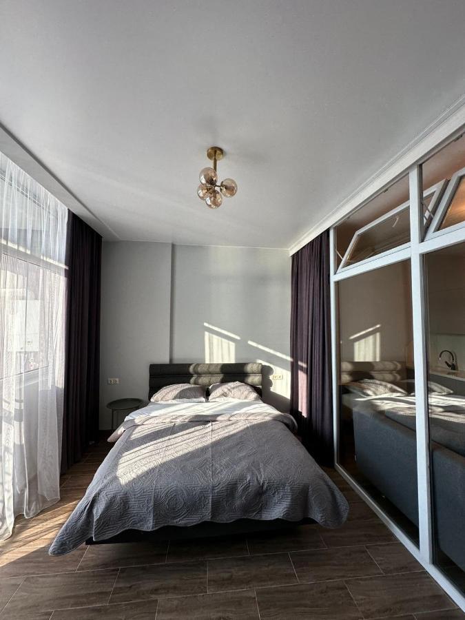 Pirosmani Mini Hotel バトゥーミ エクステリア 写真