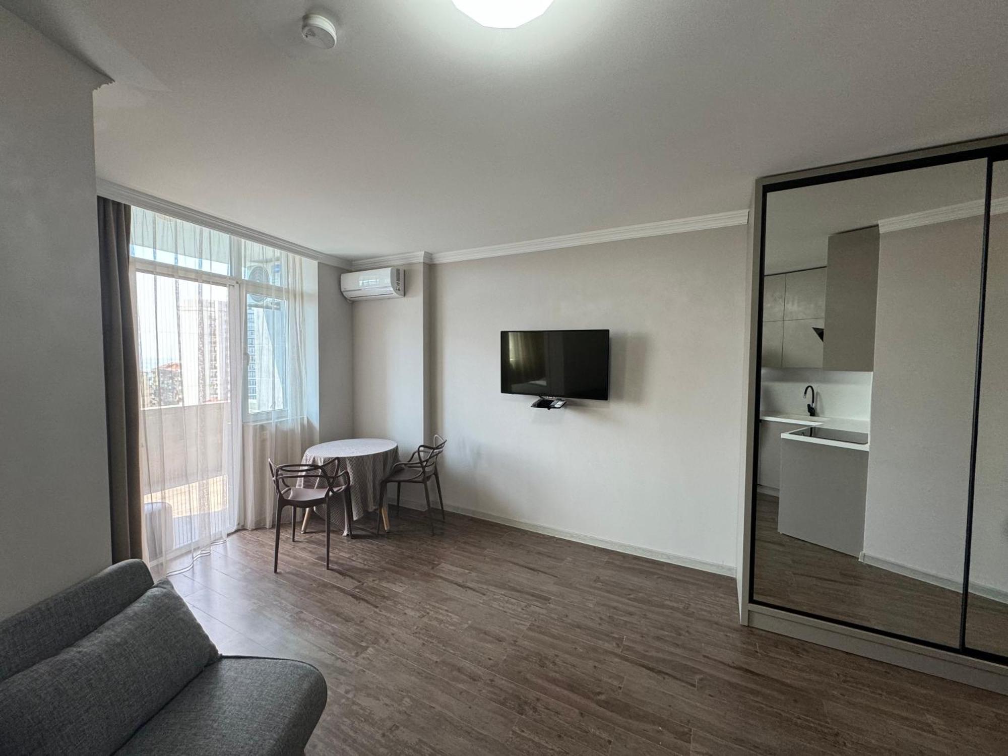 Pirosmani Mini Hotel バトゥーミ エクステリア 写真