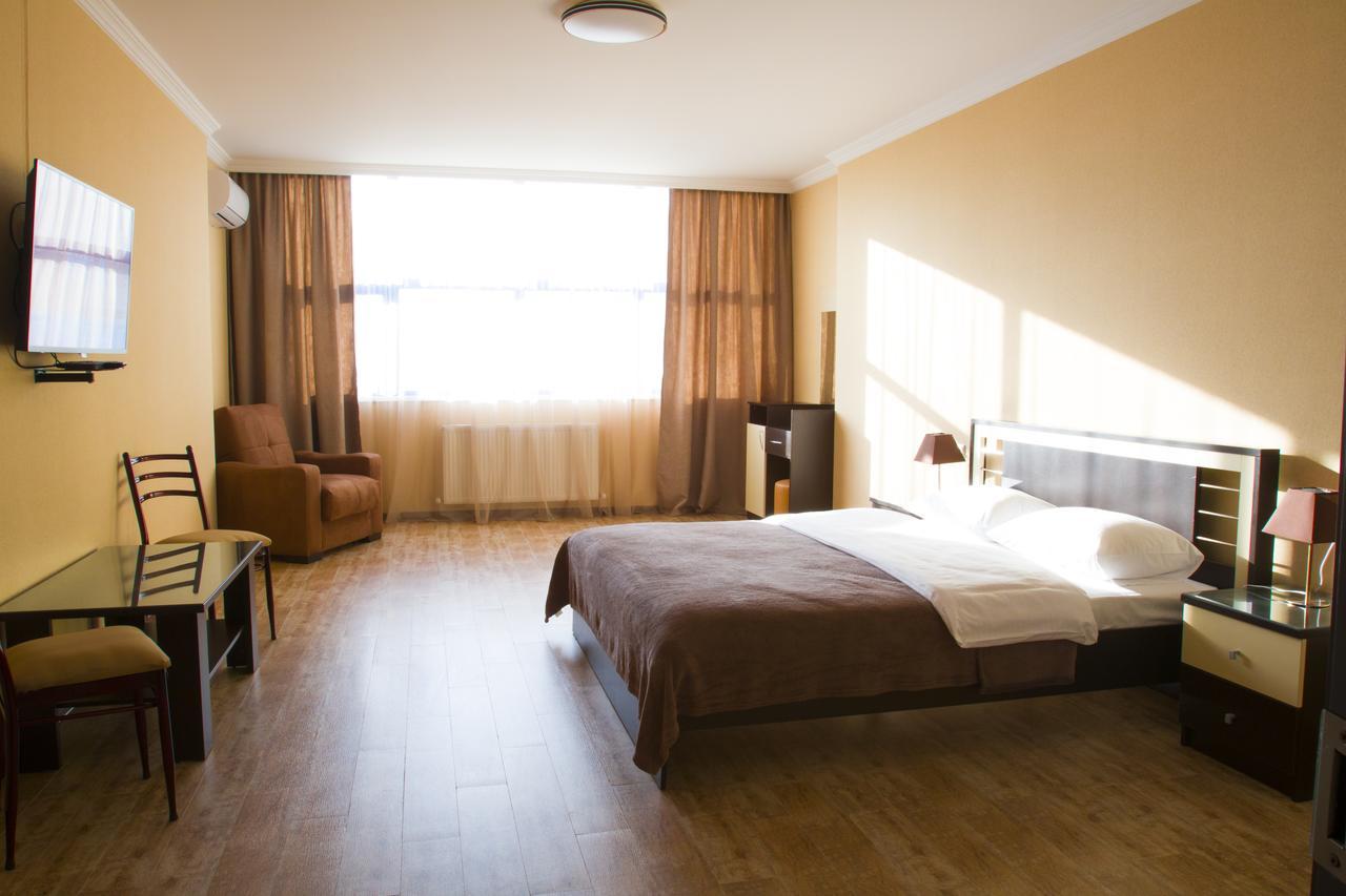 Pirosmani Mini Hotel バトゥーミ エクステリア 写真
