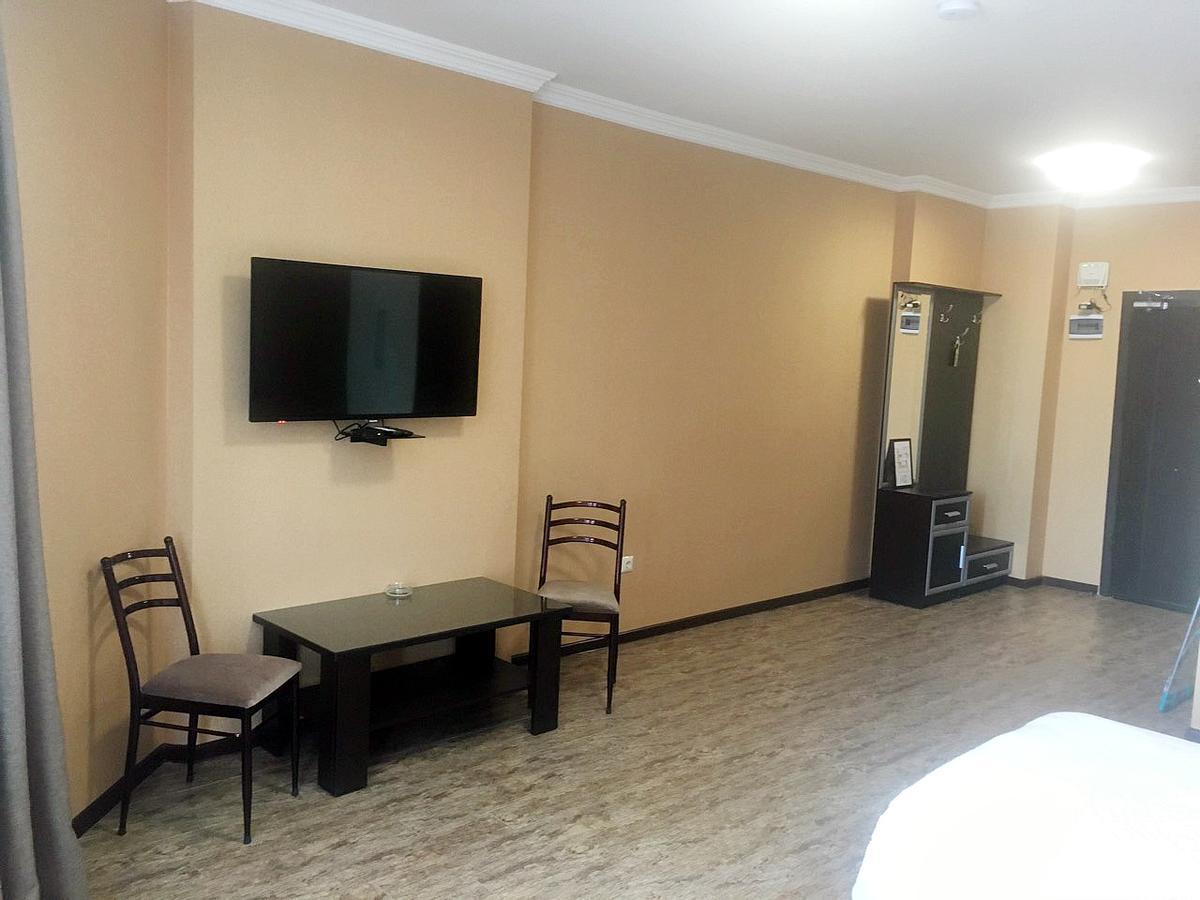 Pirosmani Mini Hotel バトゥーミ エクステリア 写真