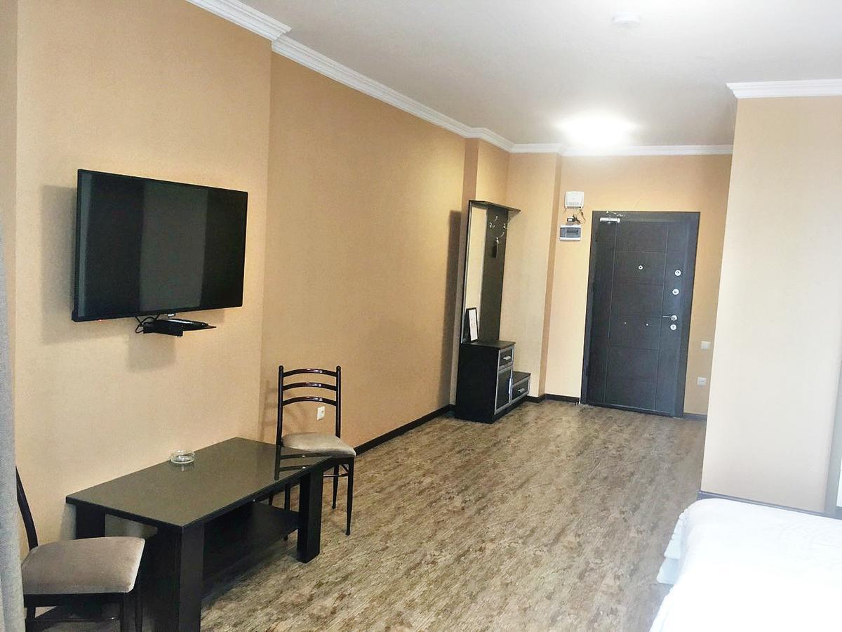 Pirosmani Mini Hotel バトゥーミ エクステリア 写真