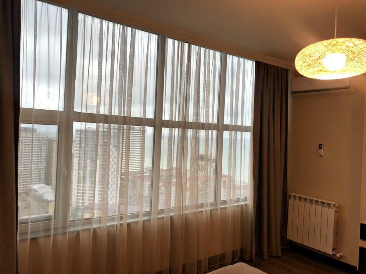 Pirosmani Mini Hotel バトゥーミ エクステリア 写真