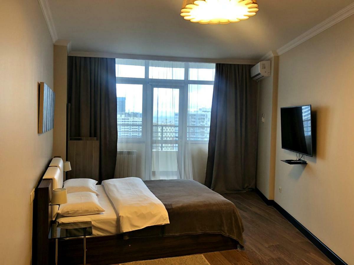 Pirosmani Mini Hotel バトゥーミ エクステリア 写真